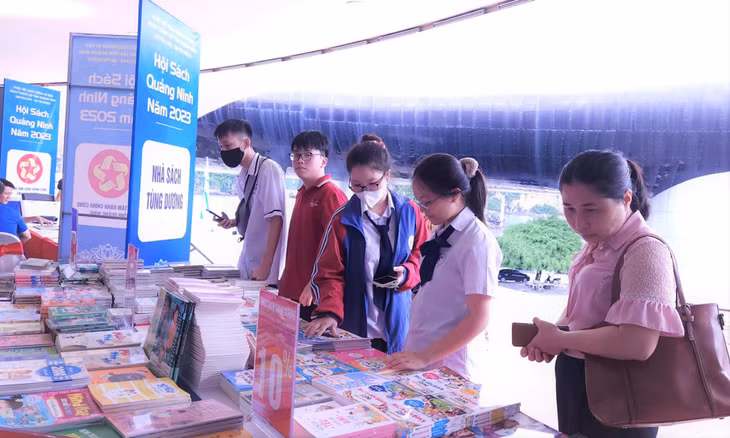 Hội sách nhận được sự hưởng ứng của đông đảo nhân dân và du khách.