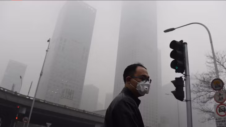 Một ngày ô nhiễm không khí nặng tại Bắc Kinh tháng 12/2015. Ảnh: Reuters