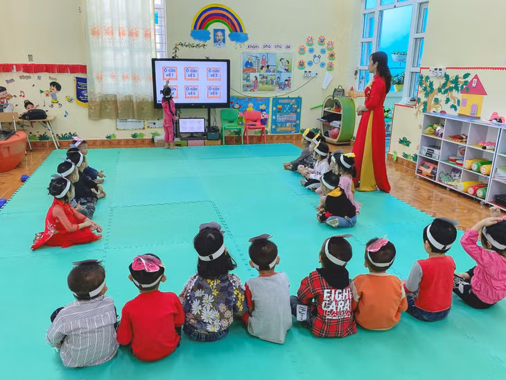 Một buổi lên lớp của cô giáo Vũ Thị Huyên. (Ảnh nhân vật cung cấp)