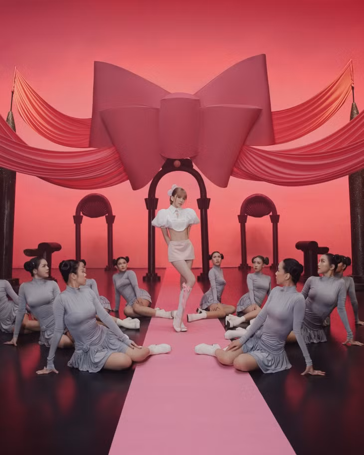 Thiều Bảo Trâm liên tục thay đổi dòng nhạc, phong cách.