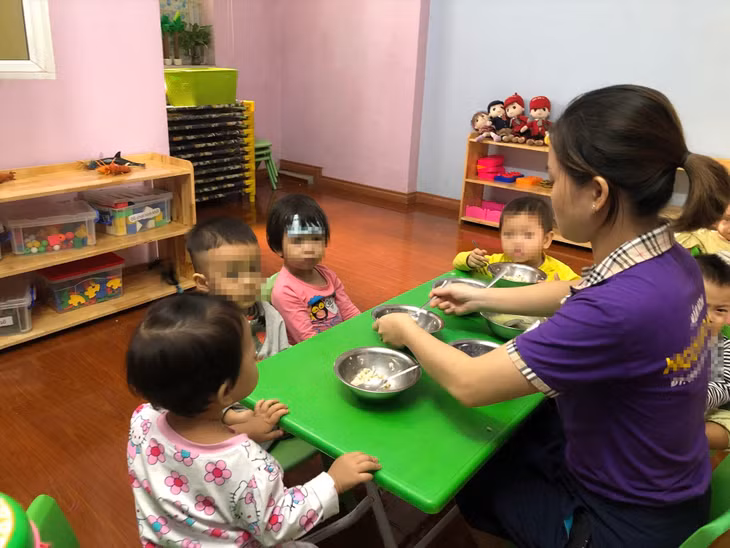 Giáo viên mầm non gặp nhiều áp lực trong công việc (ảnh minh họa). Ảnh: Quế Chi