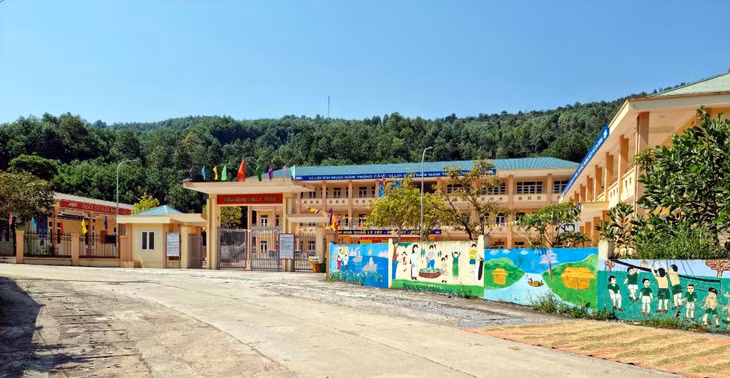Trường TH&amp;THCS xã Kỳ Thượng được đầu tư xây dựng mới mang lại điều kiện học tập tốt hơn cho học sinh dân tộc thiểu số xã vùng cao Kỳ Thượng. Ảnh: Thu Hường (CTV)