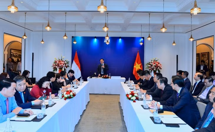Quang cảnh cuộc làm việc.
