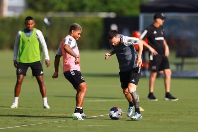 NHM Inter Miami tái mặt với nghi vấn Messi dính chấn thương.
