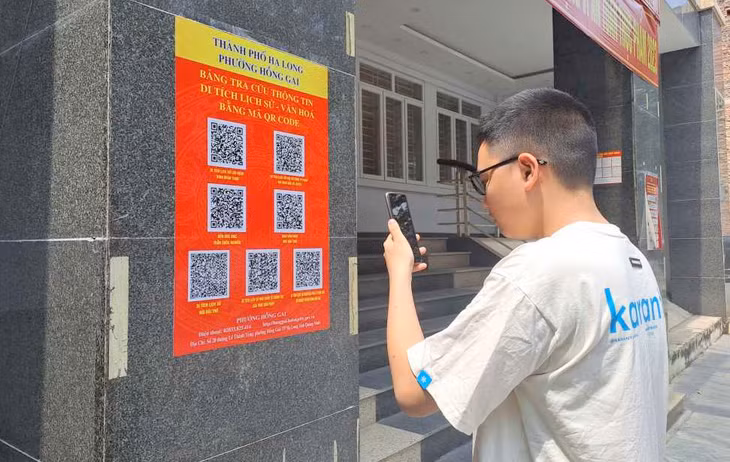 Phường Hồng Gai (TP Hạ Long) cung cấp cho du khách bảng mã QR các di tích lịch sử - văn hóa trên địa bàn, thuận tiện cho việc lựa chọn điểm đến tham quan. Ảnh: Phường Hồng Gai cung cấp