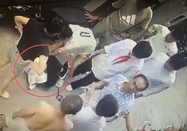 Vu hoc sinh bi hanh hung o Dong Anh: Nu giao vien da xin thoi viec hinh anh 1