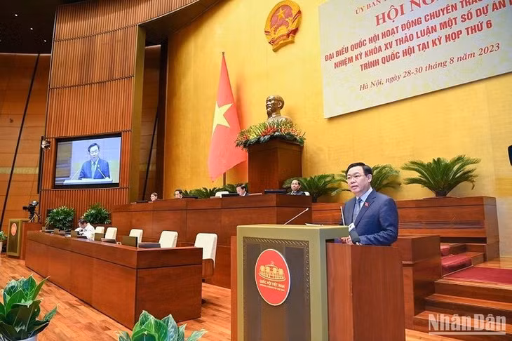 Chủ tịch Quốc hội nêu rõ, cả 8 dự án luật đều là những dự án rất quan trọng, nhận được sự quan tâm đặc biệt của dư luận và đại biểu Quốc hội. (Ảnh: DUY LINH)