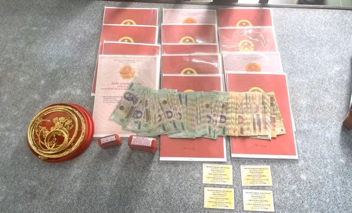 Một số tang vật lực lượng công an thu giữ.