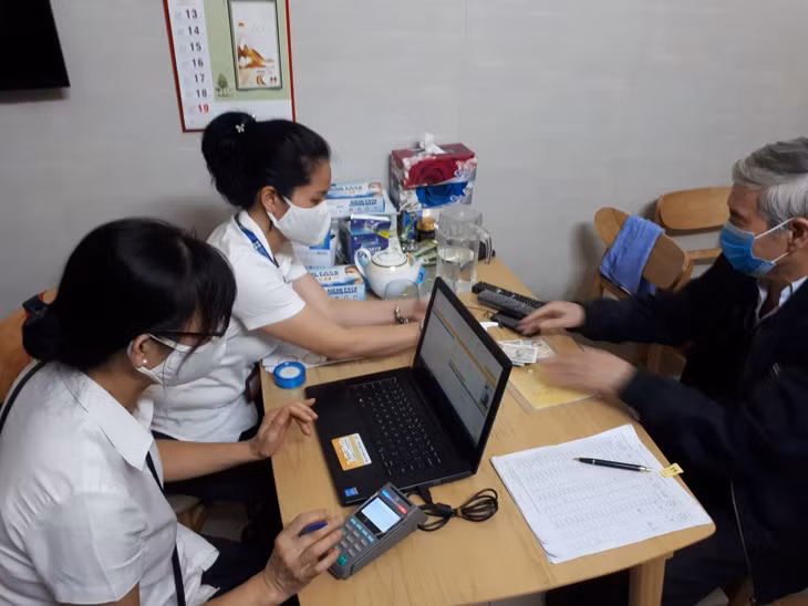 Tổ trưởng, nhân viên bưu điện thông tin cụ thể lịch chi trả lương hưu trong tháng 8/2023.