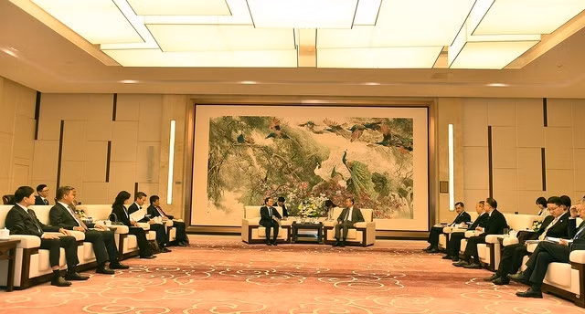 Hai nhà lãnh đạo nhất trí cùng ASEAN nỗ lực duy trì hòa bình, ổn định và thúc đẩy hợp tác ở Biển Đông - Ảnh: VGP/Hải Minh