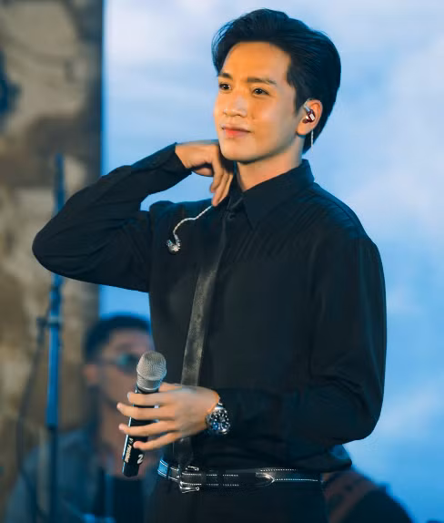 Bạch Công Khanh vui khi hát chung với Hoài Lâm - Ảnh 4.