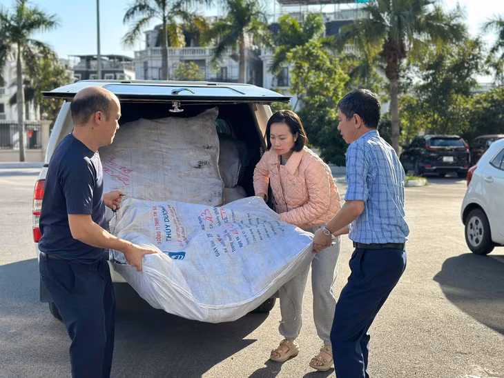 Ngành Y tế Quảng Ninh huy động vật tư y tế quy mô lớn nhất từ trước đến nay để kịp thời chi viện cho địa phương tỉnh bạn.
