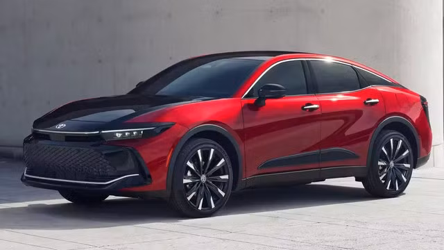 Toyota Crown là một trong những mẫu xe cao cấp nhất của hãng nhưng cũng có tên trong danh sách xe gian lận.
