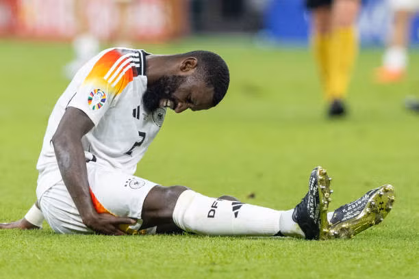 Antonio Rudiger dính chấn thương sau trận đấu với Thụy Sĩ.
