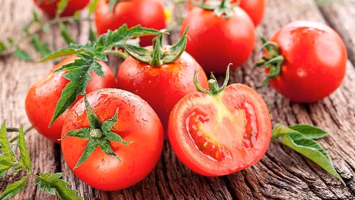 Cà chua có nhiều loại, thích hợp để ăn sống, làm salad, nấu cùng nhiều món ăn khác để gia tăng hương vị. Ảnh: Purplle