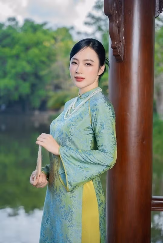 Angela Phương Trinh lên tiếng xin lỗi và đính chính một số thông tin trên mạng xã hội.