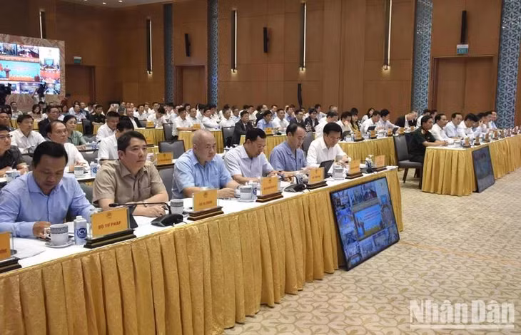 Lãnh đạo các bộ, ngành, cơ quan Trung ương tham dự Hội nghị. (Ảnh: TRẦN HẢI)