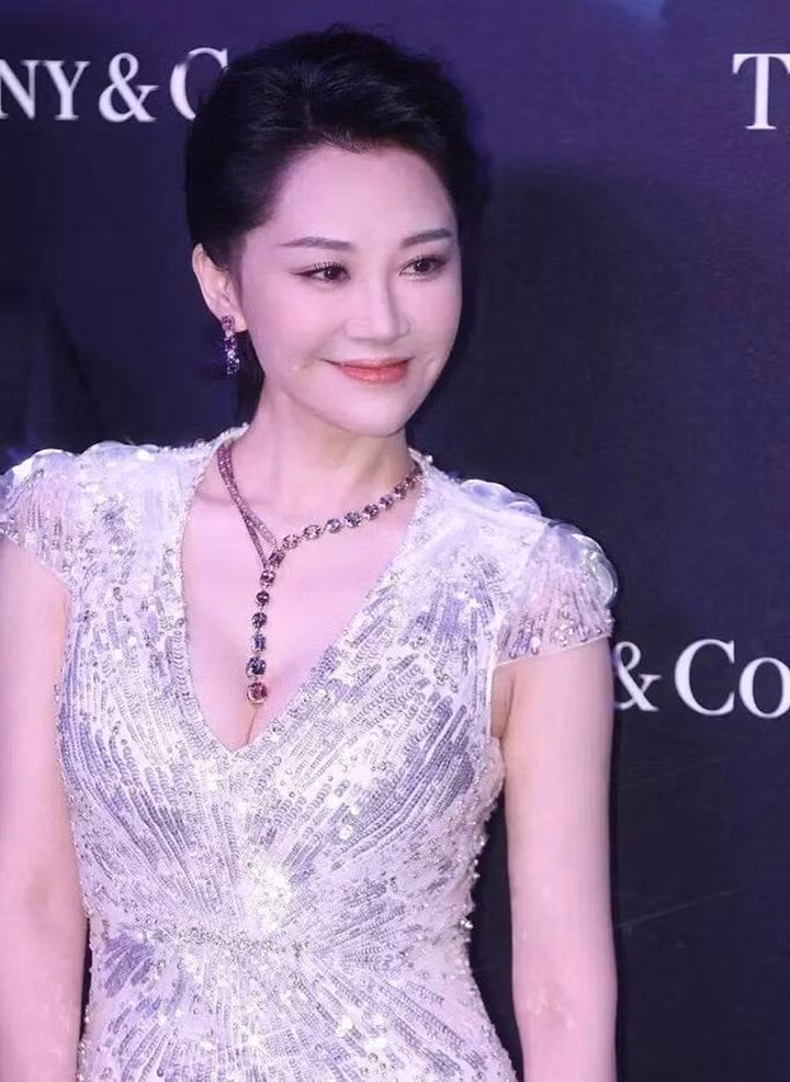 Hứa Tình phủ nhận tin đồn tình ái.