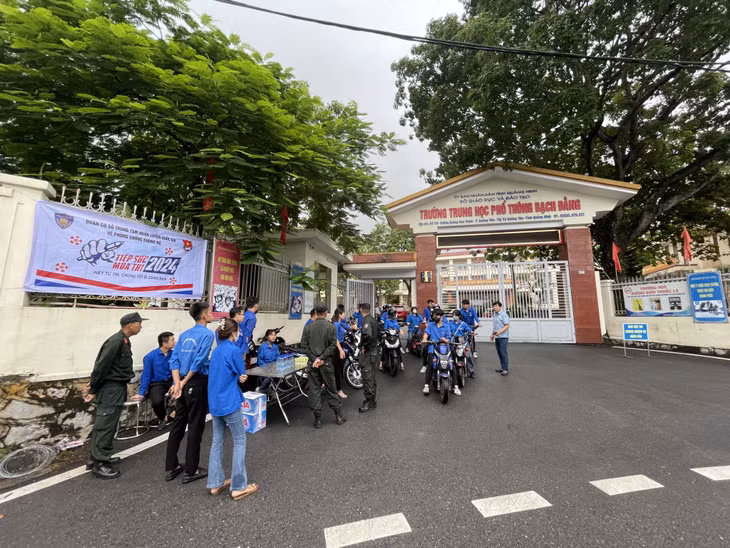 Mọi điều kiện để các thí sinh bước vào môn thi đầu tiên được chuẩn bị chu đáo, đảm bảo an toàn, minh bạch giúp các thí sinh tự tin hoàn thành tốt các môn thi.