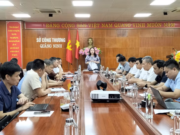 Quang cảnh buổi làm việc