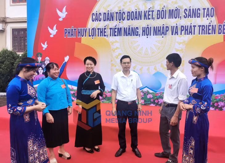 Các đại biểu tham dự Đại hội chia sẻ kinh nghiệm trong quá trình thực hiện chính sách dân tộc trên địa bàn huyện (6-2024). Ảnh: Đỗ Hùng