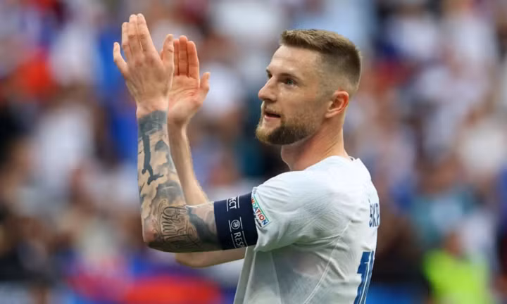 Milan Skriniar thi đấu chắc chắn ở hàng phòng ngự Slovakia.