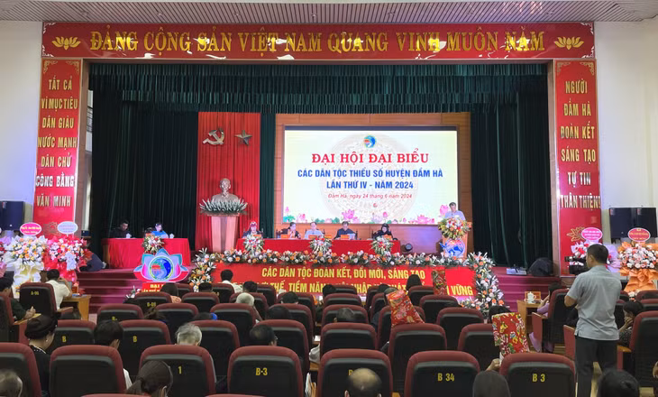 Toàn cảnh Đại hội đại biểu các dân tộc thiểu số huyện Đầm Hà lần thứ IV, năm 2024.