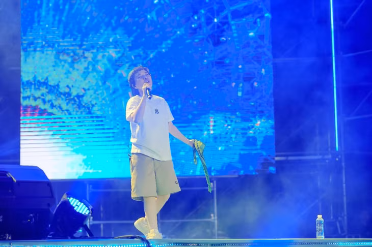 Ca sĩ Tiên Tiên mang đến những bản hit như “Say You Do”, “My Everything” ... đưa khán giả chìm đắm vào những giai điệu tình ca ngọt ngào.
