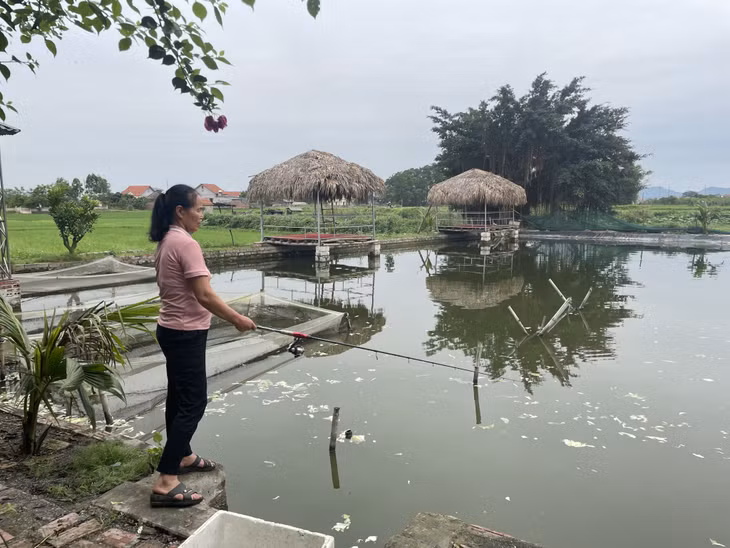 Chị Nguyễn Thị Tư, Chi hội trưởng phụ nữ thôn Tân Tiến (xã Lê Lợi, TP Hạ Long) tích cực tham gia CLB “phụ nữ thực hiện vệ sinh ATTP vì sức khỏe gia đình và cộng đồng”.