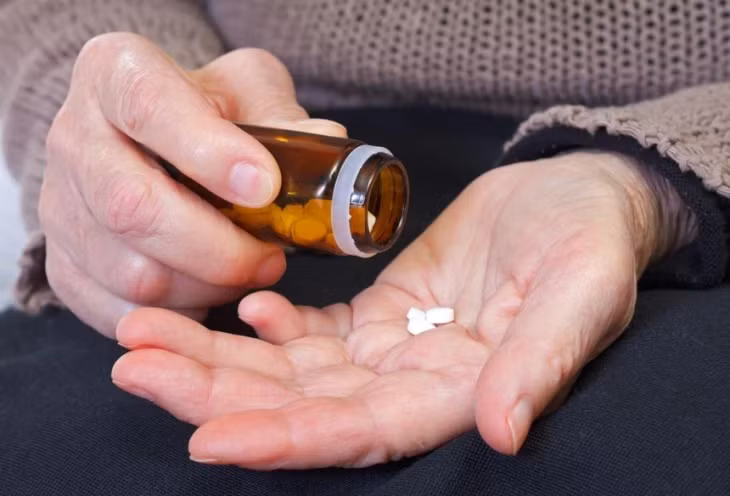 Người dân không được dùng Paracetamol để tự điều trị giảm đau quá 10 ngày ở người lớn hoặc quá 5 ngày ở trẻ em. Ảnh: Ekonomiaonline.