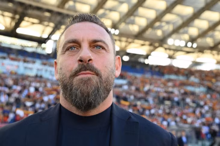 De Rossi ký hợp đồng chính thức với Roma.