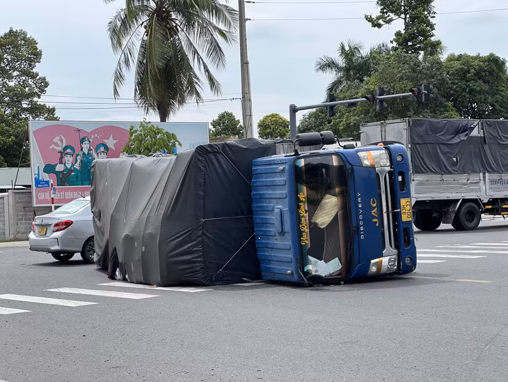 Hiện trường vụ tai nạn tại Bình Dương.