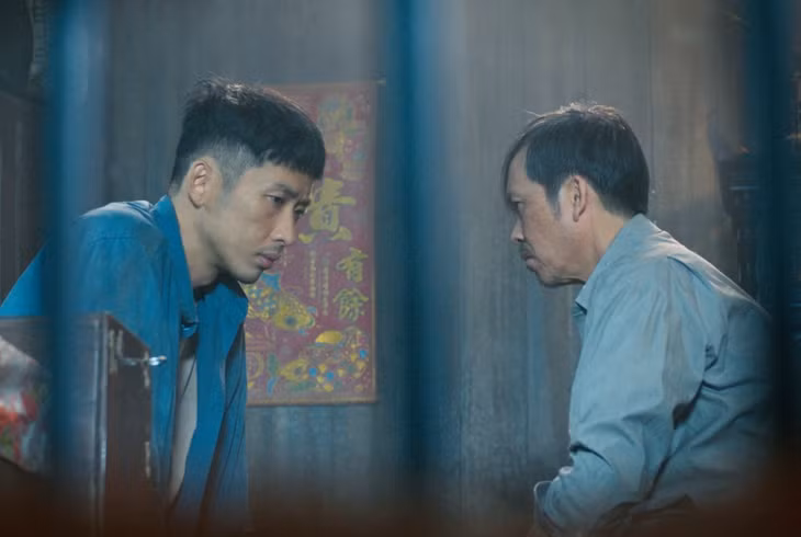 Hình ảnh của Tuấn Trần - Hoài Linh được công bố trước đó, nhưng bị nói gợi nhớ phim Bố già của Trấn Thành - Ảnh: ĐPCC