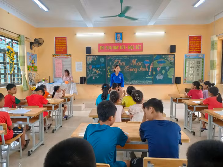 Đoàn thanh niên huyện Tiên Yên tổ chức các lớp dạy Tiếng Anh miễn phí cho trẻ em trên địa bàn trong dịp hè 2024.