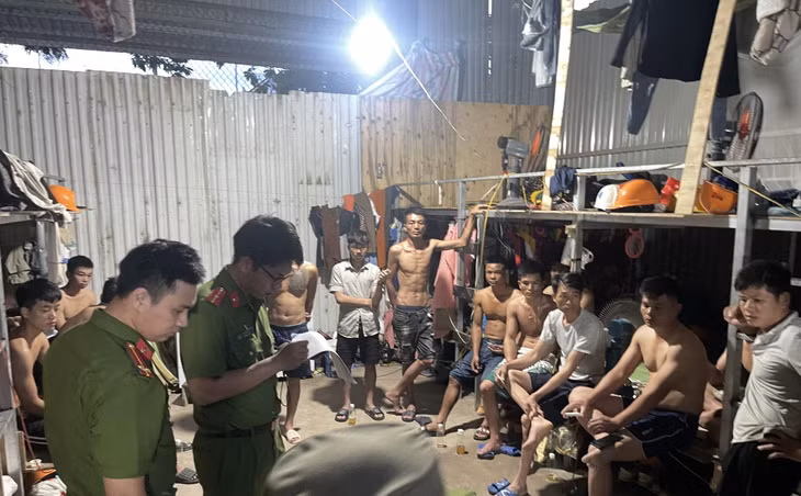 Công an thị xã triển khai biện pháp nghiệp vụ, chủ động phòng ngừa, ngăn chặn tình trạng người lao động tỉnh ngoài, công nhân đang làm việc tại các khu công nghiệp vi phạm pháp luật về ma túy.