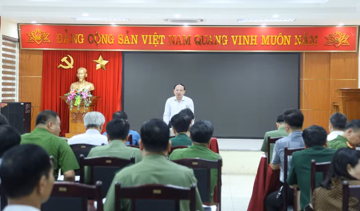 Quang cảnh cuộc làm việc.