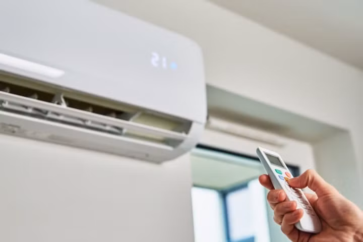 Nên có kế hoạch sử dụng hợp lý trong mùa nóng để tránh quá tải. (Ảnh minh họa: Smartprix)