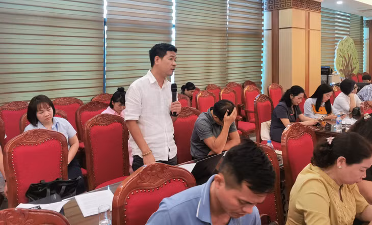 Phóng viên các cơ quan báo chí đề nghị cung cấp thông tin về một số vấn đề đang được quan tâm.