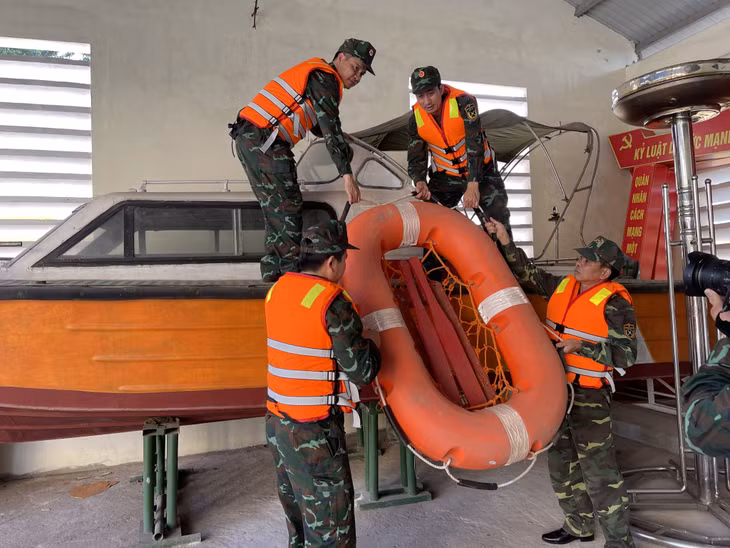 CBCS Ban CHQS huyện Hải Hà cơ động sẵn sàng tham gia ứng phó PCTT-TKCN.