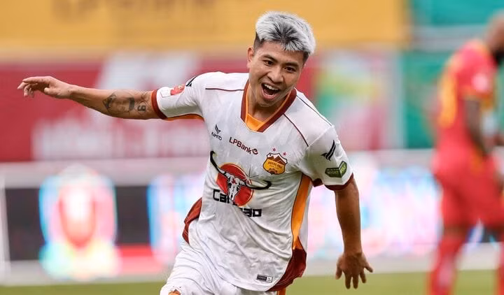 Đinh Thanh Bình ghi 4 bàn ở V.League 2023/24.