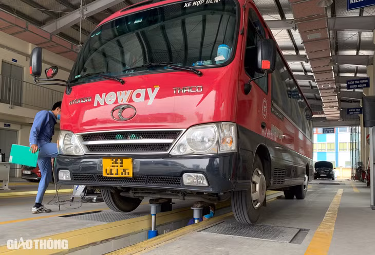 Đồng thời, dự thảo Quy chuẩn cũng đề xuất bỏ quy định về khoảng sáng gầm xe, chỉ để quy định khoảng sáng gầm xe cho các xe có tính năng địa hình.