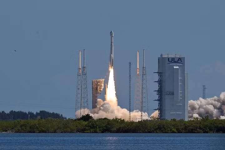 Tên lửa Atlas V mang theo tàu vũ trụ Starliner từ Trạm Lực lượng Vũ trụ Cape Canaveral bang Florida, Mỹ, ngày 5/6. (Ảnh: SCMP)