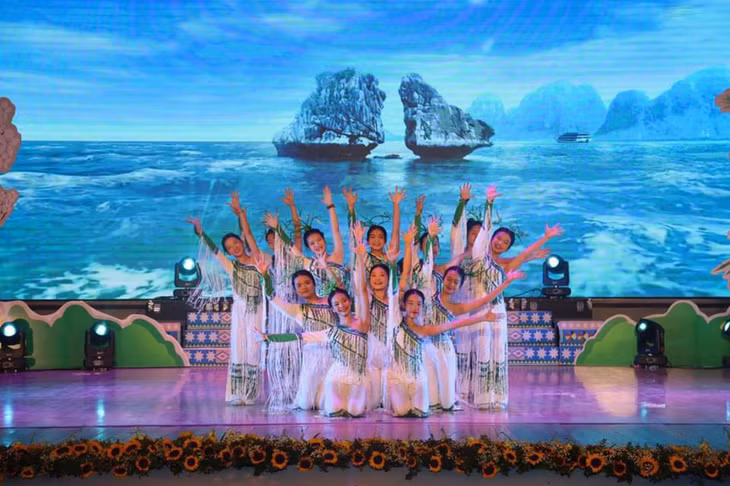 Tiết mục múa “Khát vọng biển xanh” được đoàn Quảng Ninh mang tới liên hoan.