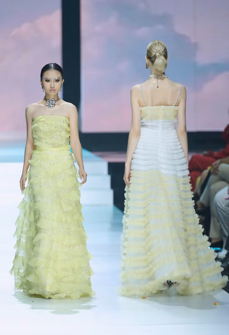 H'Hen Niê diễn trang phục thông điệp nữ quyền ảnh 12