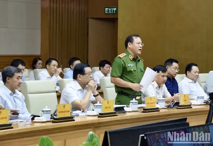 Đại diện lãnh đạo Bộ Công an phát biểu ý kiến tại Hội nghị.