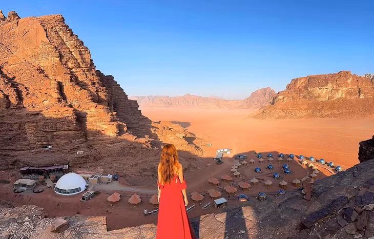 Wadi Rum gần với nhiều điểm đến nổi tiếng của Jordan như thủ đô Amman, thành phố cổ Petra hay thành phố biển Aqaba. Ảnh: NVCC