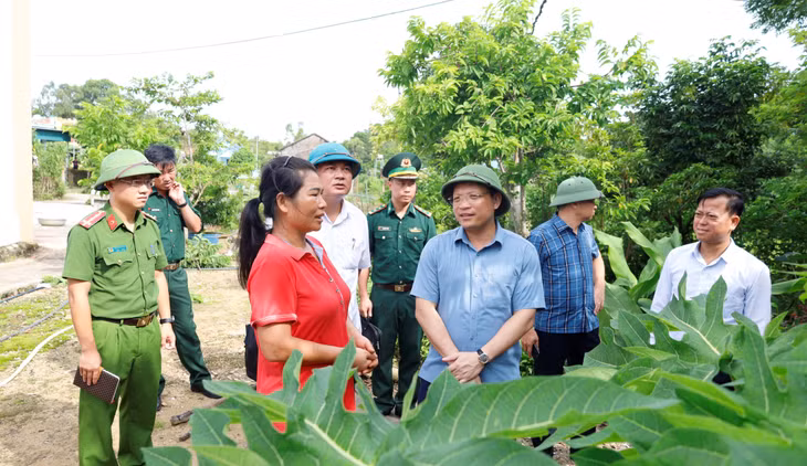 Phó Chủ tịch UBND tỉnh Nghiêm Xuân Cường kiểm tra phòng chống dịch tả lợn Châu Phi.