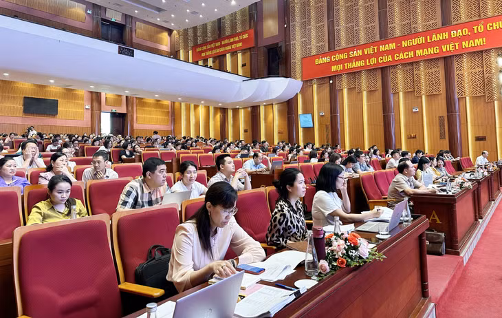 Các đại biểu tham gia hội nghị.