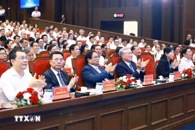 Thủ tướng Phạm Minh Chính dự Hội nghị giới thiệu mô hình chuyển đổi số thành công cấp bộ, ngành. (Ảnh: Dương Giang/TTXVN)
