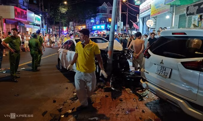 Cảnh sát phong toả hiện trường tai nạn. Ảnh: Đăng Khoa